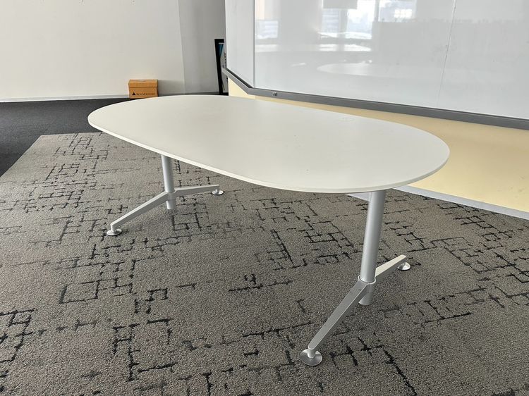 โต๊ะประชุม แบรนด์ KOKUYO ท็อปไม้ MDF สีขาว  รูปที่ 4