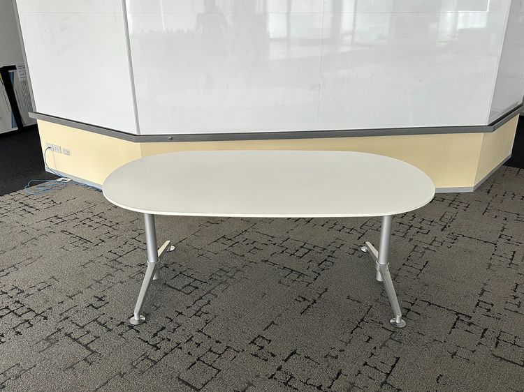 โต๊ะประชุม แบรนด์ KOKUYO ท็อปไม้ MDF สีขาว  รูปที่ 2