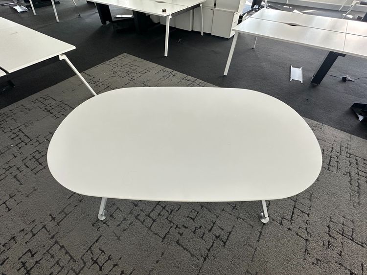 โต๊ะประชุม แบรนด์ KOKUYO ท็อปไม้ MDF สีขาว  รูปที่ 7