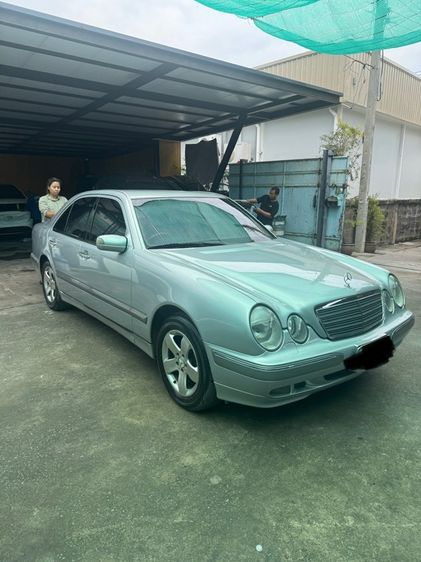 รถ Mercedes-Benz E-Class E200 Kompressor สี บรอนซ์เงิน