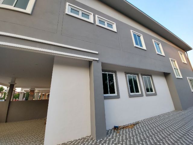 บ้านใหม่ หลังใหญ่ พื้นที่ใช้สอยเยอะ ทำออฟฟิศ โกดัง บ้านแฝด 2 ชั้น ติดริมถนนสุคนธวิท ติดถนนใหญ่ ใกล้7-11ตลาด ไม่มีค่าส่วนกลาง น้ำไม่ท่วม