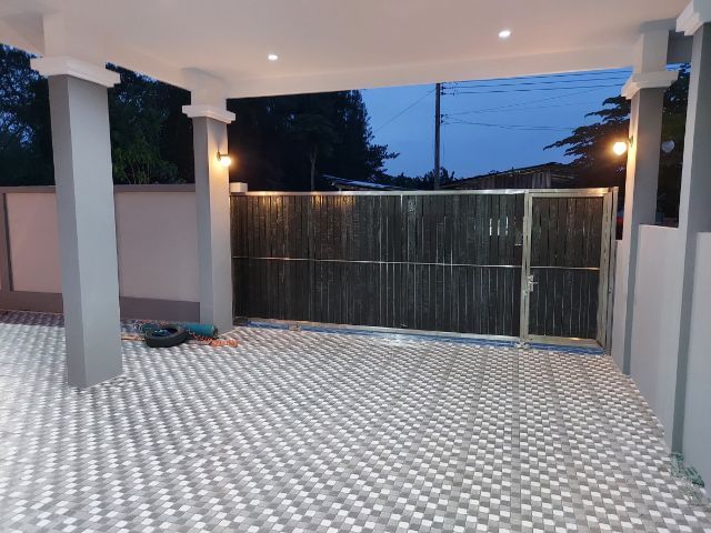 บ้านใหม่ หลังใหญ่ พื้นที่ใช้สอยเยอะ ทำออฟฟิศ โกดัง บ้านแฝด 2 ชั้น ติดริมถนนสุคนธวิท ติดถนนใหญ่ ใกล้7-11ตลาด ไม่มีค่าส่วนกลาง น้ำไม่ท่วม รูปที่ 4