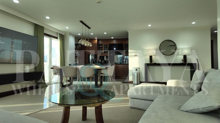 ไม่อนุญาต ตกแต่งครบ สร้างเสร็จก่อน 2010 Spacious 2-Bed Corner Condo SeaView Pattaya