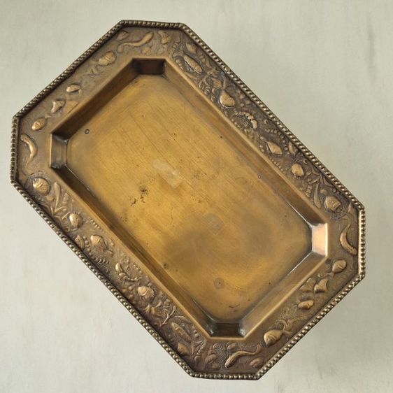 ถาดทองเหลืองวินเทจ แปดเหลี่ยมขอบนูนลายปลา รูปที่ 3