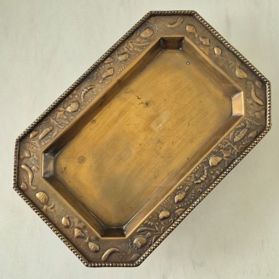 อื่นๆ ถาดทองเหลืองวินเทจ แปดเหลี่ยมขอบนูนลายปลา