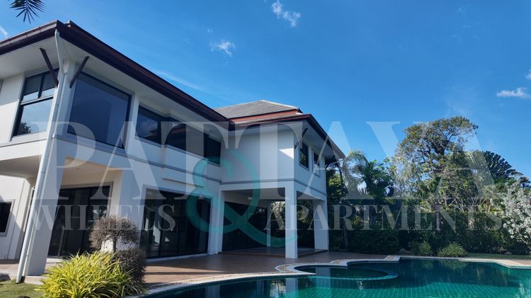 มีบางส่วน 2022 Exclusive Private Pool Villa for Sale Pattaya
