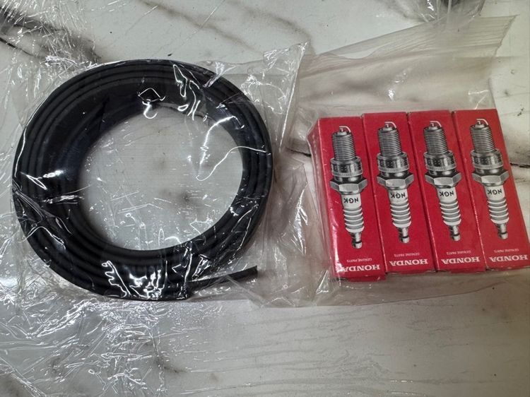 ขายด่วน หัวเทียน Honda Civic FDพร้อมยางกันน้ำขอบกระจก ราคา800บาท