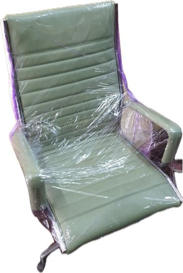 เขียว ขายด่วน เก้าอี้สำนักงานหุ้มหนังแท้ใหม่ ราคา3,000บาท