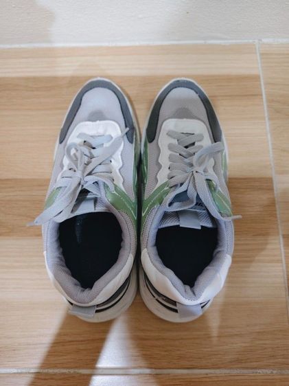 รองเท้ามือสอง รูปที่ 12