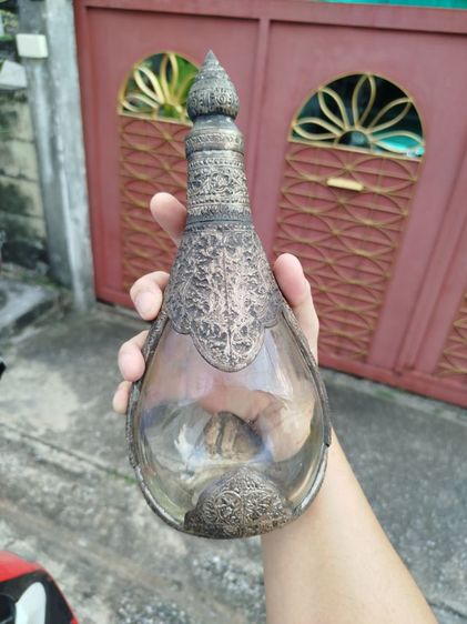 ขวดแก้วหุ้มเงินชุบแกะลาย