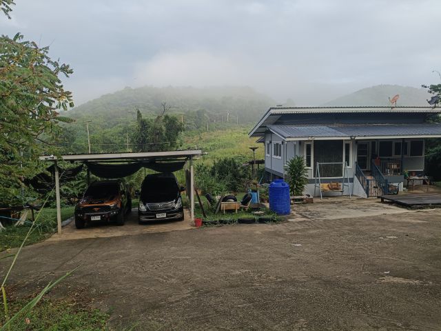 ตกแต่งครบ 2011 ใช่ ขายบ้านพร้อมที่ดิน รูปที่ 4