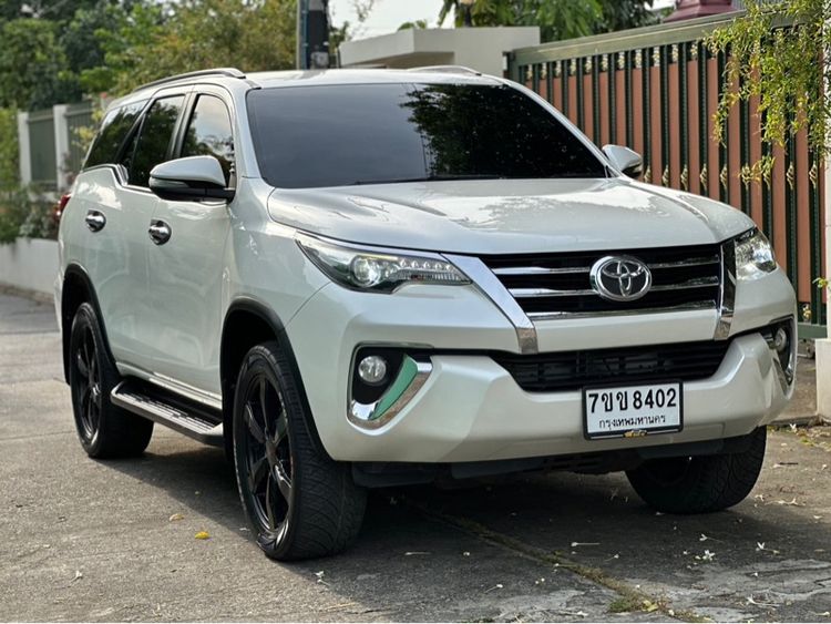 Toyota Fortuner 2015 2.4 V Utility-car ดีเซล ไม่ติดแก๊ส เกียร์อัตโนมัติ ขาว รูปที่ 2
