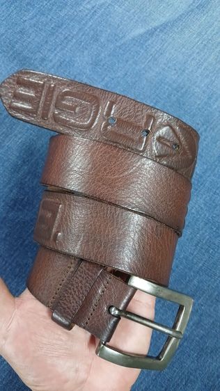 เข็มขัดหนังแท้ ENERGIE
made in ITALY เอว 36 ถึง 40
กว้าง 1.4 ยาวรวมหัว 45.2
หนังสวย มีรอยตามใช้