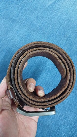 เข็มขัดหนังแท้ ENERGIE
made in ITALY เอว 36 ถึง 40
กว้าง 1.4 ยาวรวมหัว 45.2
หนังสวย มีรอยตามใช้ รูปที่ 5