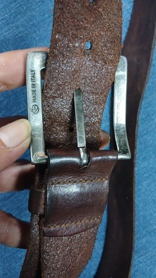 เข็มขัดหนังแท้ ENERGIE
made in ITALY เอว 36 ถึง 40
กว้าง 1.4 ยาวรวมหัว 45.2
หนังสวย มีรอยตามใช้ รูปที่ 11