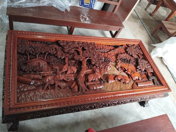 เฟอร์นิเจอร์เก่า โต็ะรับแขกไม้สักแกะสลักสวยๆ 