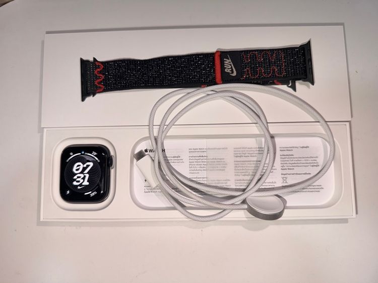 Apple Watch SE 3 รุ่น GPS 44 มม. สาย Nike Sport Loop รูปที่ 3