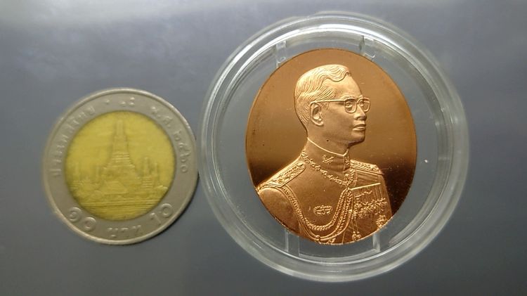 เหรียญแห่งศรัทธา เนื้อทองแดงขัดเงา ที่ระลึก ครบรอบ 50 ปี คณะแพทยศาสตร์ จุฬาลงกรณ์มหาวิทยาลัย พ.ศ.2540 พร้อมกล่อง และใบรับรอง รูปที่ 4