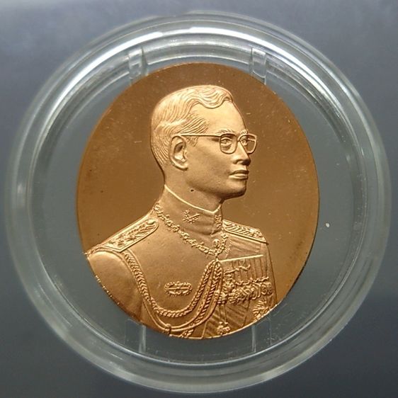 เหรียญแห่งศรัทธา เนื้อทองแดงขัดเงา ที่ระลึก ครบรอบ 50 ปี คณะแพทยศาสตร์ จุฬาลงกรณ์มหาวิทยาลัย พ.ศ.2540 พร้อมกล่อง และใบรับรอง รูปที่ 2