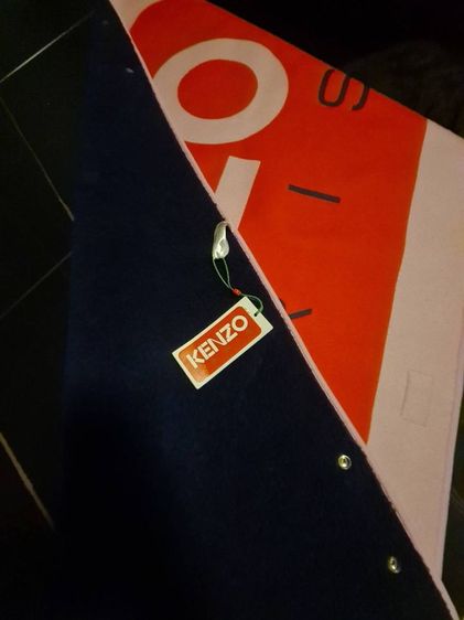 Kenzo
Kenzo Logo Printed Blanket Cape รูปที่ 8