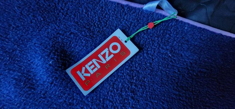 Kenzo
Kenzo Logo Printed Blanket Cape รูปที่ 6