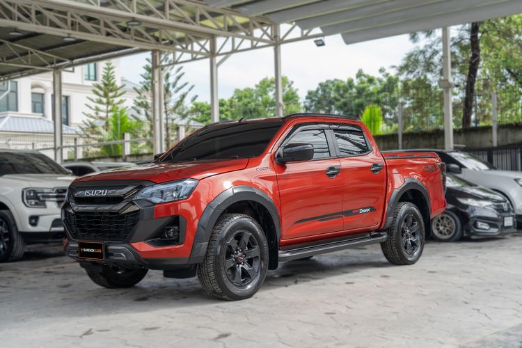 รถ Isuzu D-MAX 3.0 Vcross M 4WD สี ส้ม
