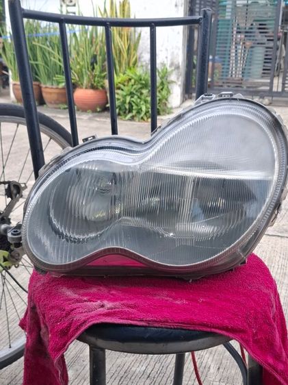 ขายไฟซีนอลหน้ารถเบนซ์ W 203 ข้างซ้ายสภาพดีข้างขาวขาบนหักแต่เลนรวมกระจกโครมาภาพดีเปิดดิตทั้งสองข้าง
