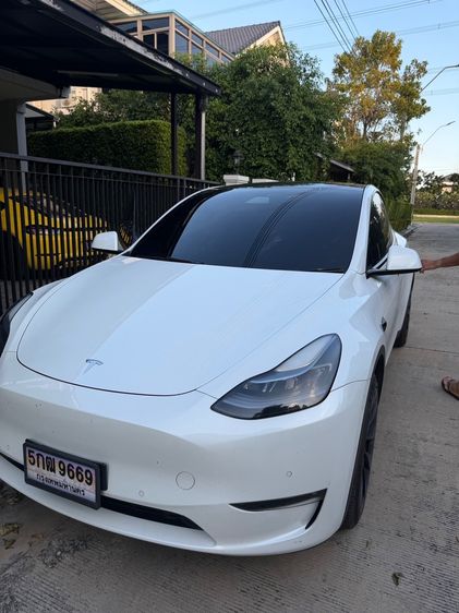 Tesla Model Y 2023 Long Range AWD Utility-car ไฟฟ้า ไม่ติดแก๊ส เกียร์อัตโนมัติ ขาว รูปที่ 2