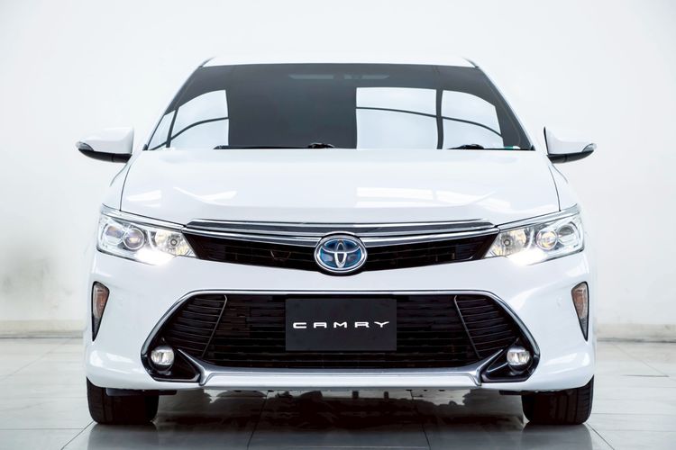 Toyota Camry 2017 2.5 HV Sedan ไฮบริด ไม่ติดแก๊ส เกียร์อัตโนมัติ ขาว รูปที่ 4