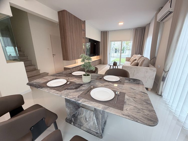 Land and Houses ตกแต่งครบ 2025 ให้เช่า บ้านเดี่ยว มือหนึ่ง Villaggio 3 ศรีนครินทร์ขบางนา 75000 บาท ต่อ เดือน รูปที่ 2