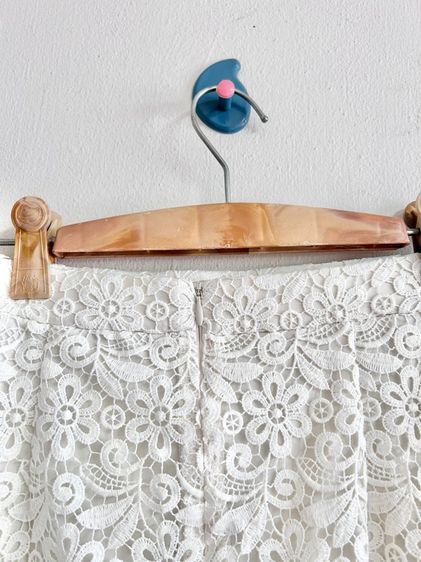 ยุนิM กระโปรงสอบเอวไม่ยืดลูกไม้สีขาวขุ่น รูปที่ 3