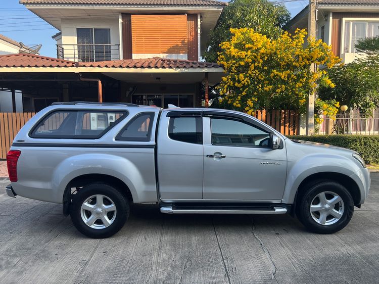รถ Isuzu D-MAX 2.5 Hi-Lander สี บรอนซ์เงิน