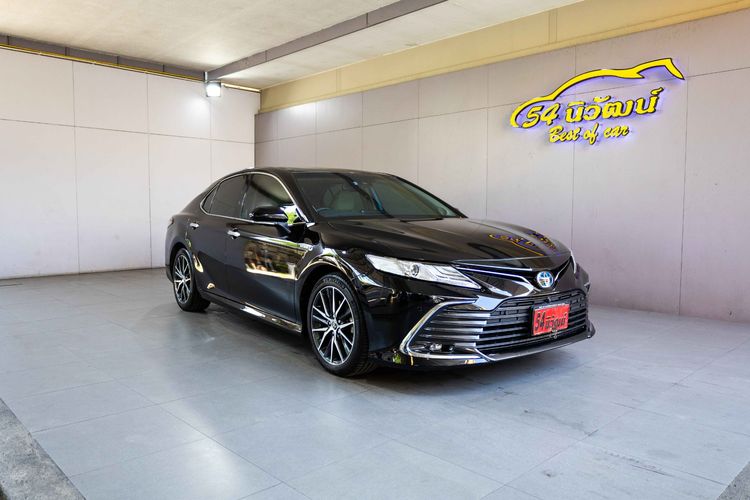 รถ Toyota Camry 2.5 HEV Premium Luxury สี ดำ