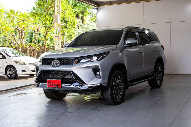 Toyota Fortuner 2023 2.4 Leader V Utility-car ดีเซล ไม่ติดแก๊ส เกียร์อัตโนมัติ เงิน รูปที่ 3