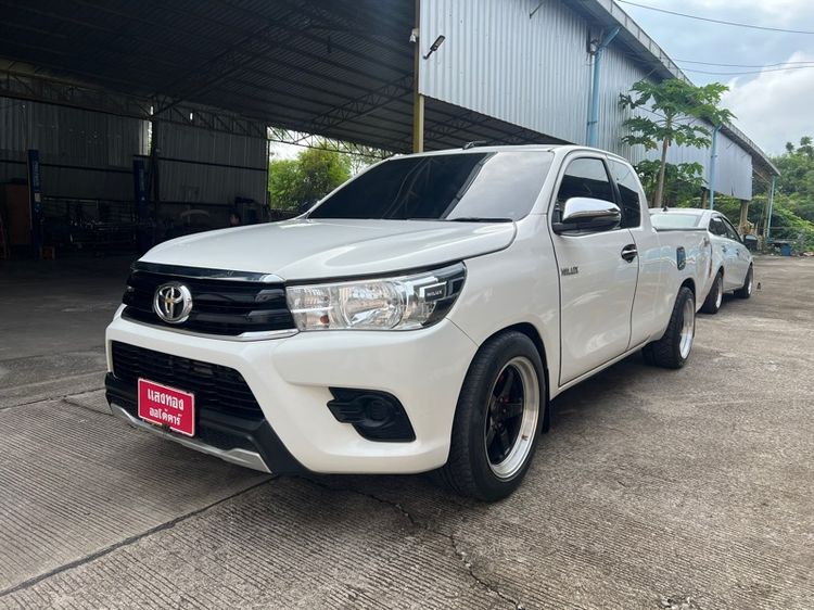 รถ Toyota Hilux Revo 2.4 E สี ขาว