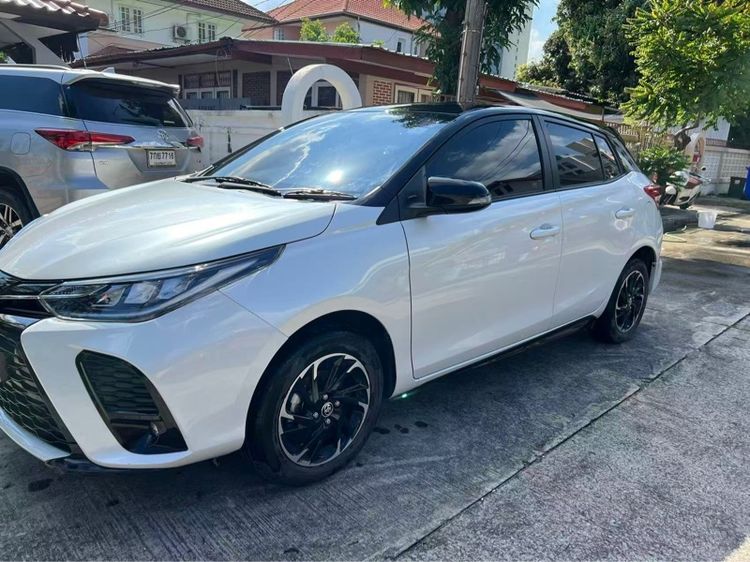 Toyota Yaris 2022 1.2 Sport Hatchback เบนซิน ไม่ติดแก๊ส เกียร์อัตโนมัติ ดำ รูปที่ 2