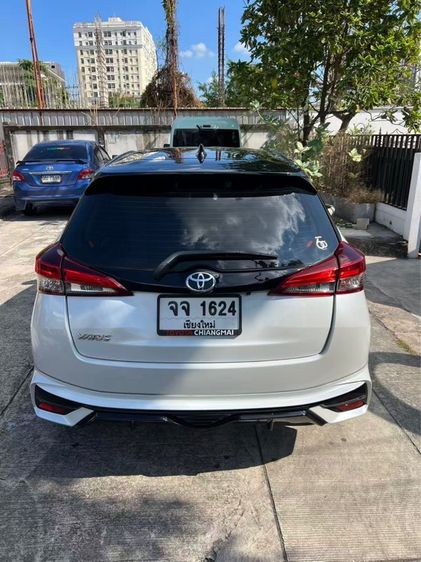 Toyota Yaris 2022 1.2 Sport Hatchback เบนซิน ไม่ติดแก๊ส เกียร์อัตโนมัติ ดำ รูปที่ 4