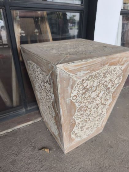 สตลูไม้ นั่ง