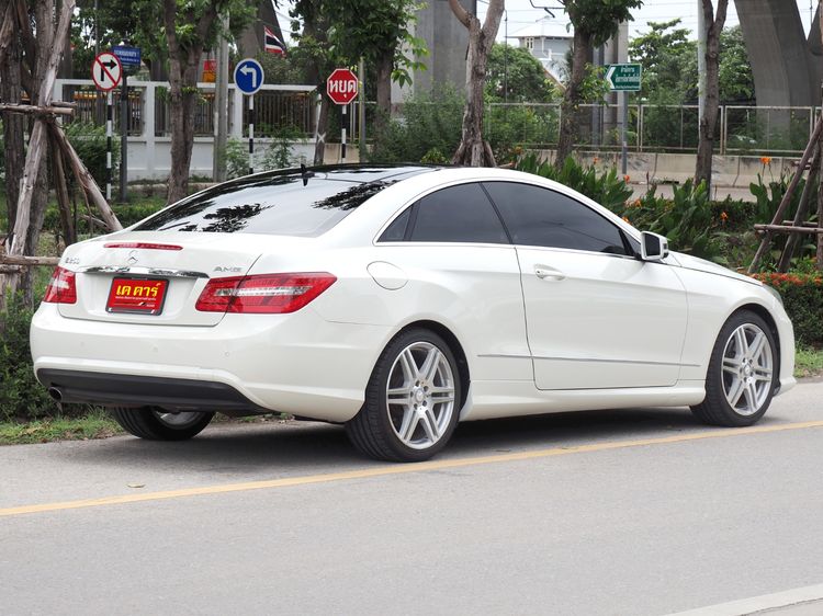 Mercedes-Benz E-Class 2012 E200 CGI Sedan เบนซิน ไม่ติดแก๊ส เกียร์อัตโนมัติ ขาว รูปที่ 4