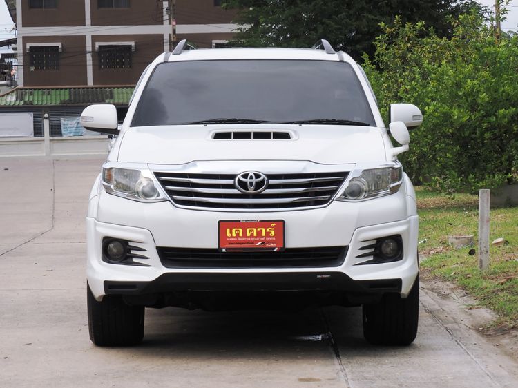 Toyota Fortuner 2015 2.5 V VNT 2WD Champ Midnight Shine Utility-car ดีเซล ไม่ติดแก๊ส เกียร์อัตโนมัติ ขาว