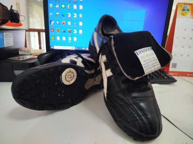 รองเท้าฟุตบอล 100 ปุ่ม Asics Injection 2002 TF ตัวท็อป
หนังจิงโจ้ ไซด์ 42.5 หรือ 270