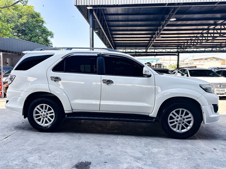 Toyota Fortuner 2013 2.7 V Utility-car เบนซิน LPG เกียร์อัตโนมัติ ขาว รูปที่ 4
