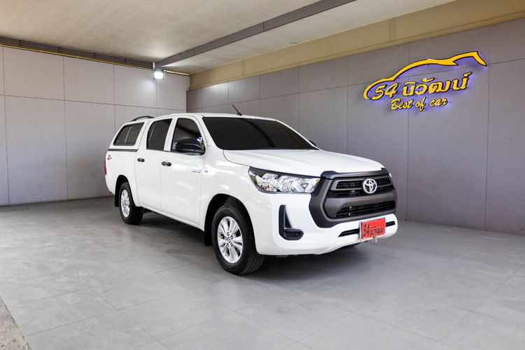 รถ Toyota Hilux Revo Double Cab 2.4 Mid Z Edition สี ขาว