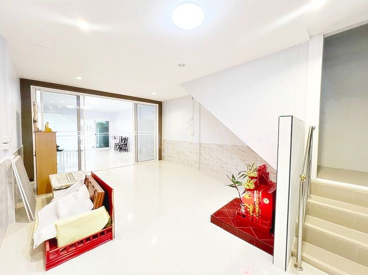 อื่นๆ ไม่มี ทาวน์เฮ้าส์ 3.5 ชั้น หมู่บ้านโอสิริ ซอยสาธุประดิษฐ์45 ยานนาวา กรุงเทพฯ (ปรับปรุงใหม่ทั้งหลัง)  รูปที่ 4