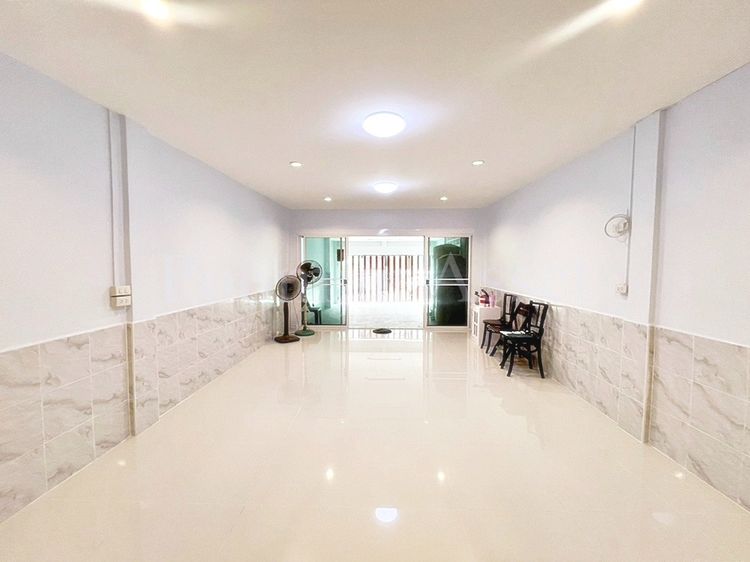 อื่นๆ ไม่มี ทาวน์เฮ้าส์ 3.5 ชั้น หมู่บ้านโอสิริ ซอยสาธุประดิษฐ์45 ยานนาวา กรุงเทพฯ (ปรับปรุงใหม่ทั้งหลัง)  รูปที่ 3