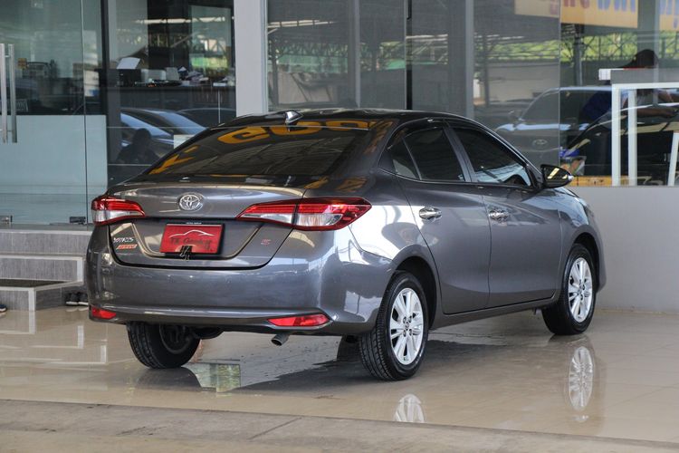 Toyota Yaris ATIV 2018 1.2 S Sedan เบนซิน ไม่ติดแก๊ส เกียร์อัตโนมัติ เทา รูปที่ 2