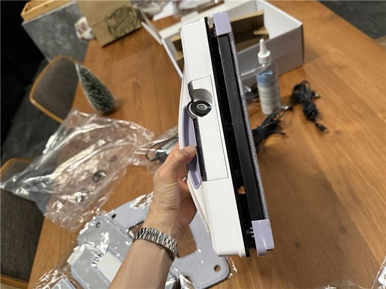 เครื่องทำความสะอาดกระจกและผนัง รุ่น HOBOT S6 PRO มาพร้อมระบบรางขัดคู่ รูปที่ 3