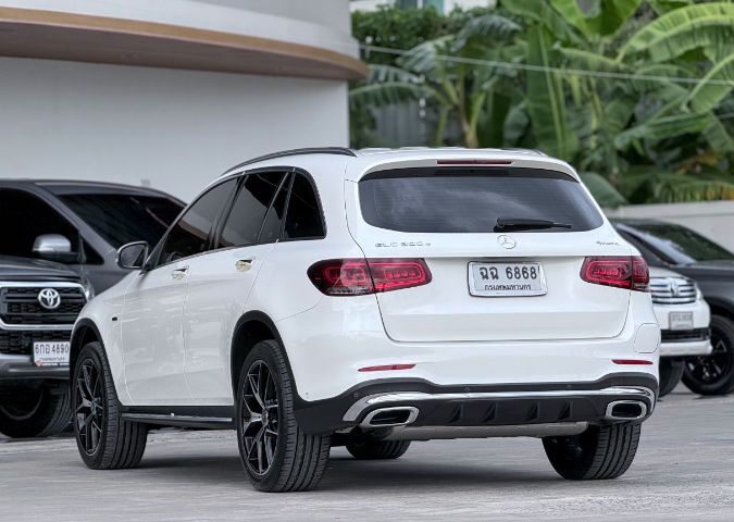 Mercedes-Benz GLC-Class 2020 GLC300e ปลั๊กอินไฮบริด (PHEV) เกียร์อัตโนมัติ ขาว รูปที่ 3