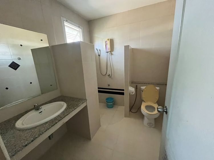 อื่นๆ มีบางส่วน 2010 ขายบ้านในหมู่บ้าน อาภา 1  ในบางขุนกอง นนทบุรี เจ้าของขายเอง รูปที่ 2