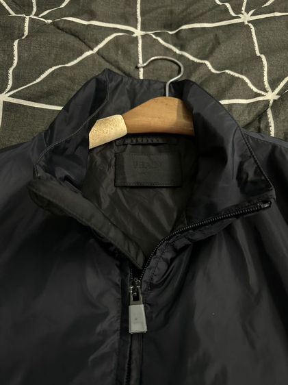 เสื้อ​แจ็คเก็ต​ prada​ nylon blousonแท้ รูปที่ 7